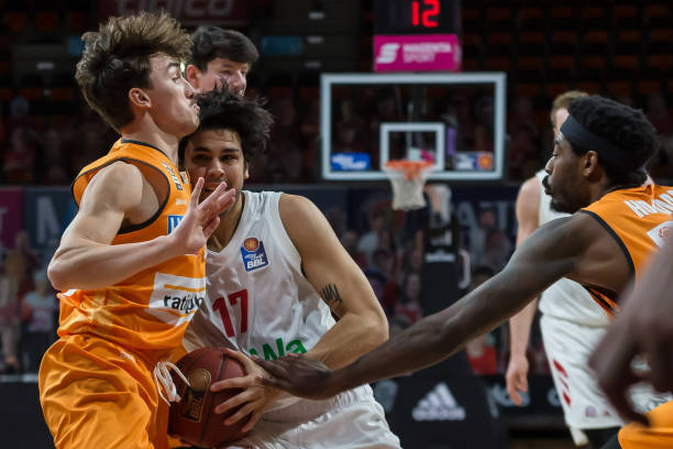 面拥有更大 面拥有更大