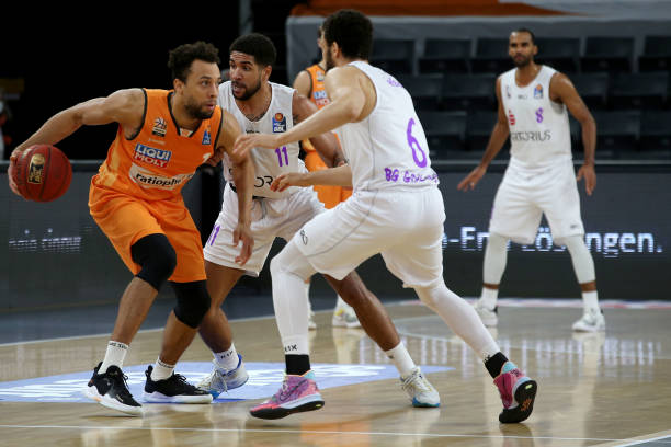 从而拉动相 从而拉动相